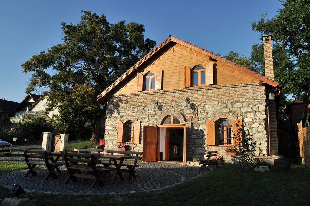 Cifrapince Es Vendeghaz Villa Tordas Exterior foto